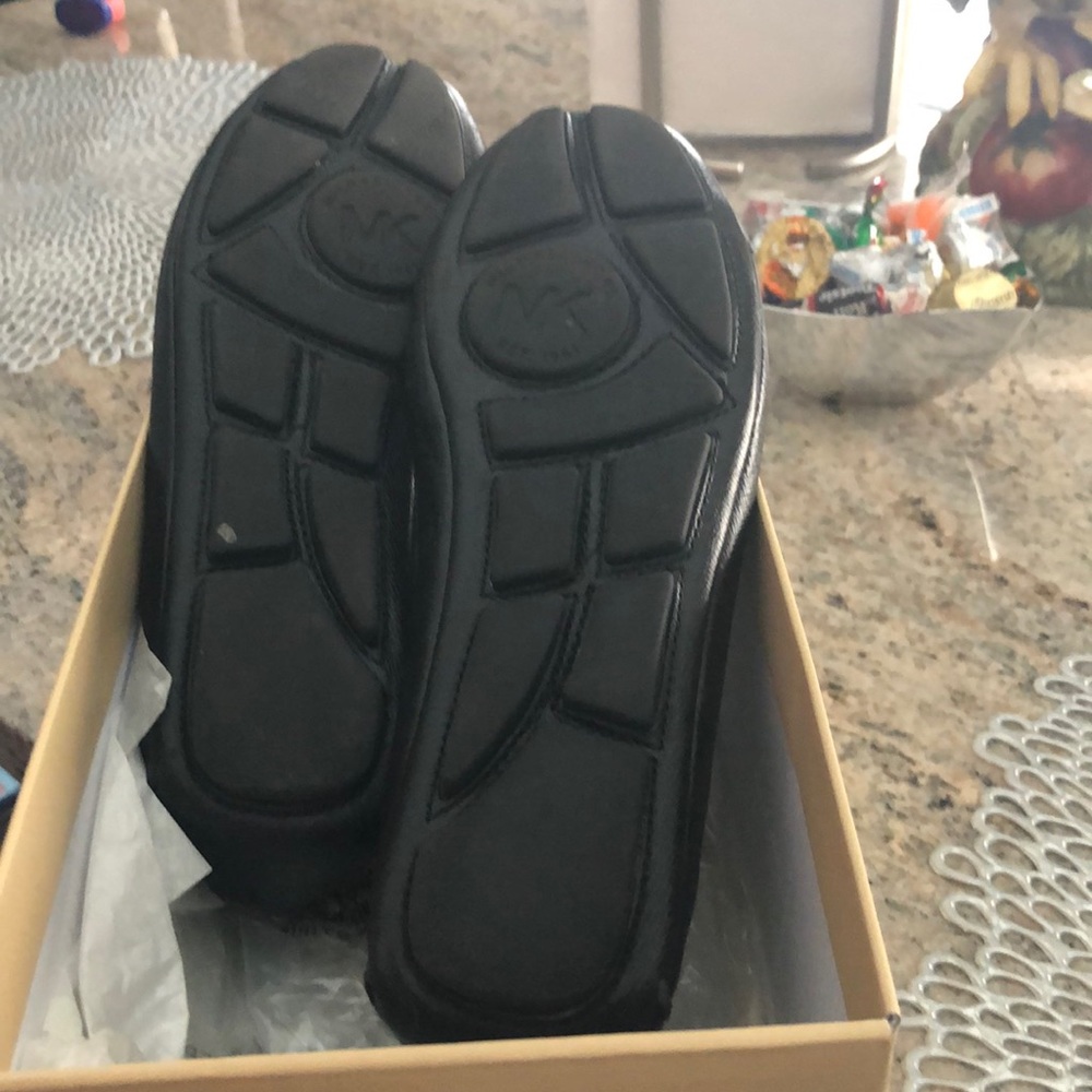 MK shoe 6 1/2 - Picture 2 of 2